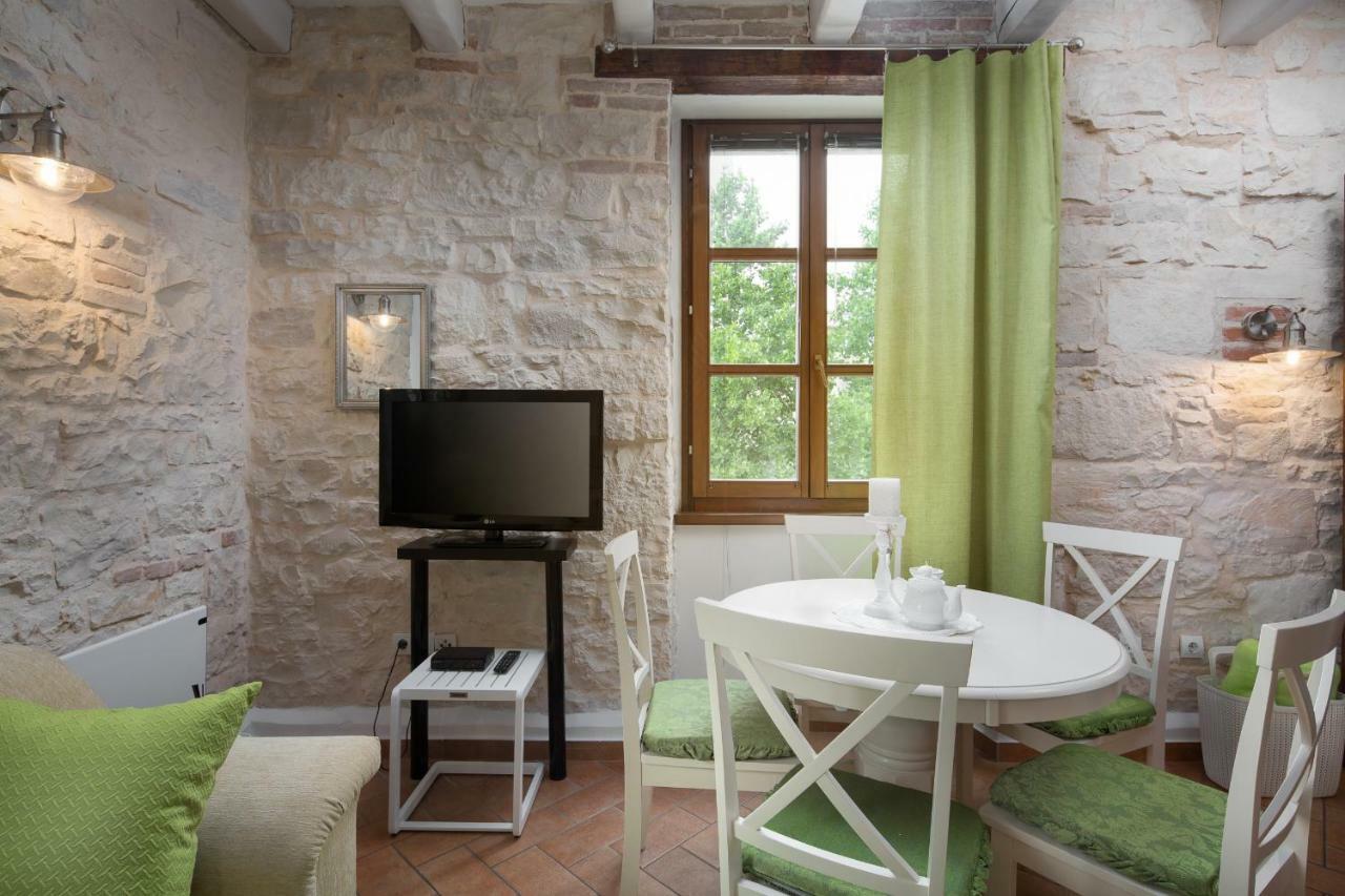 Apartments Bonaparte Poreč Exteriör bild